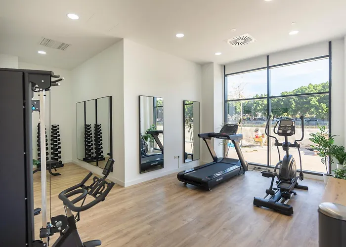 Skyline II Pool & Coworking By Ele Apartments